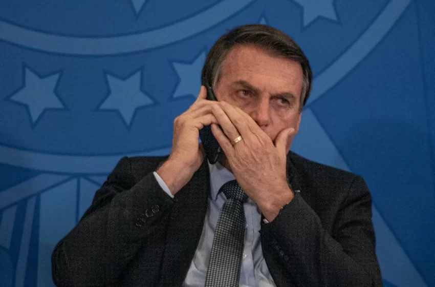 Bolsonaro fica em silêncio durante depoimento à PF