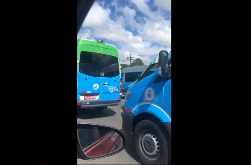  Motoristas fazem protesto em Salvador após apreensões de veículos