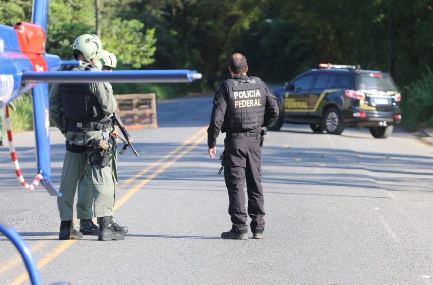  Dupla suspeita de planejar ataque a carro-forte morre em confronto