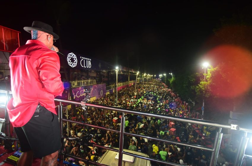  Pipoco leva Léo Santana sem cordas para os foliões no quarto dia de pré-Carnaval de Salvador