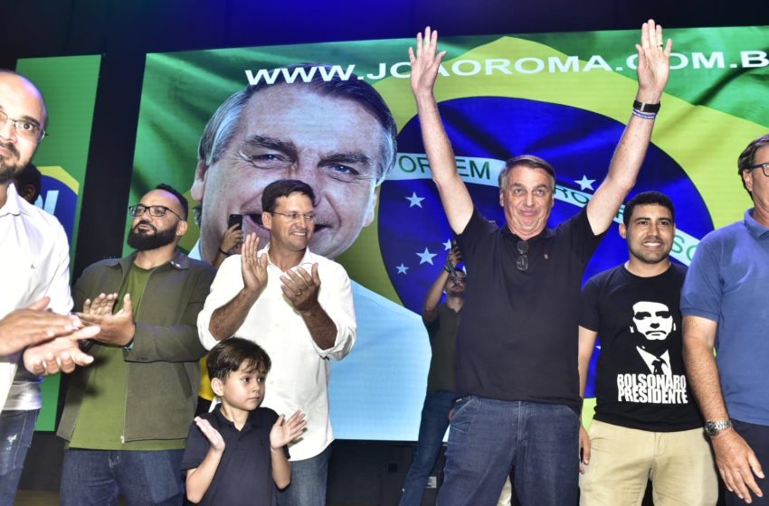  Bolsonaro diz que é um “ex que deixou saudade e tem recepção calorosa por onde passa”