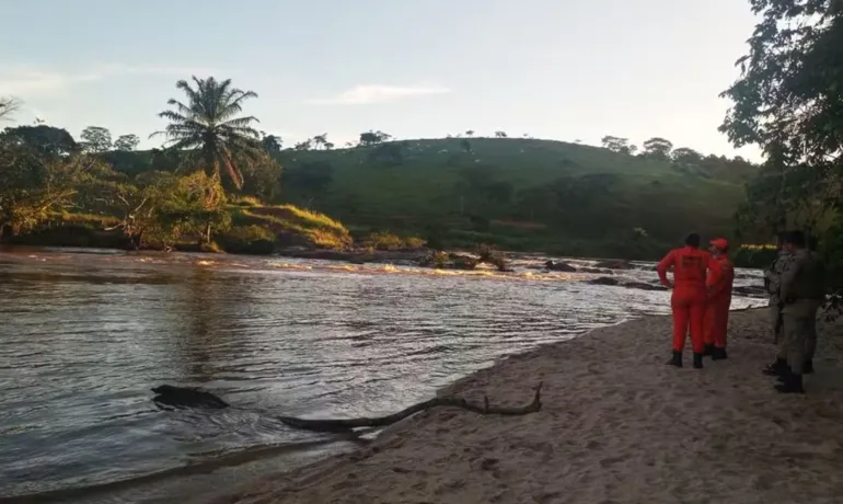  Homem desaparece em rio na Bahia após salvar mãe de afogamento