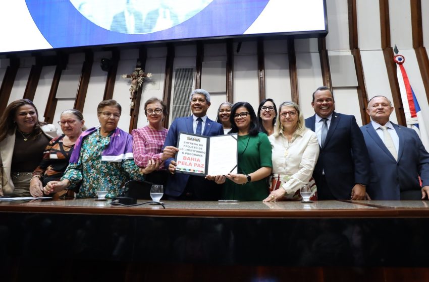  Governador entrega à Alba projeto de lei que institui o programa Bahia Pela Paz