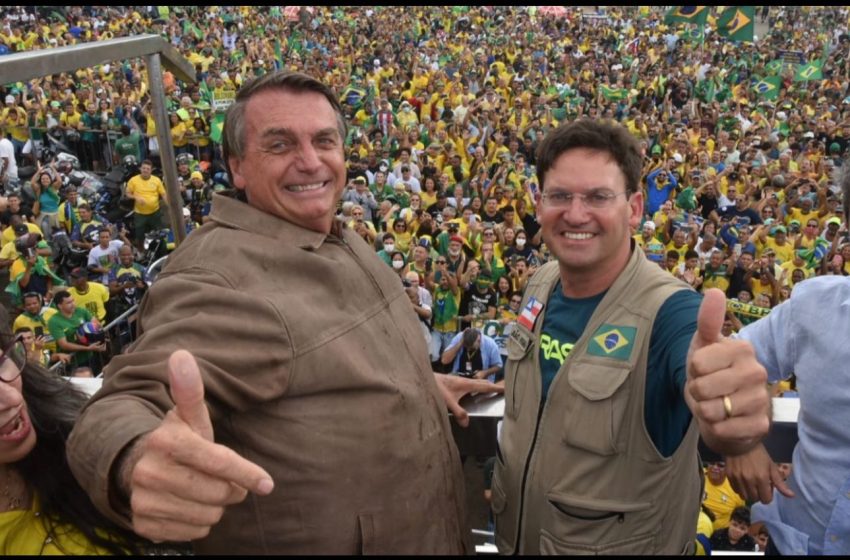  Motociata de apoiadores recepciona chegada de Bolsonaro em Salvador