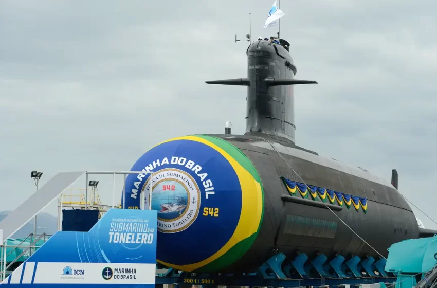  Lula e Macron lançam 3º submarino de parceria entre Brasil e França