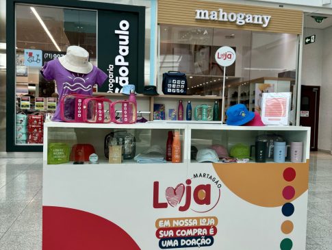  Martagão Gesteira inaugura stand no Salvador Shopping