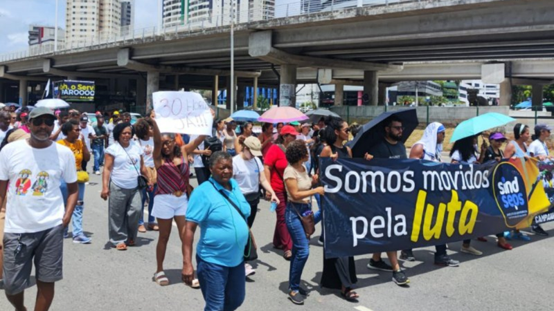  Protesto congestiona trânsito na região do Iguatemi em Salvador