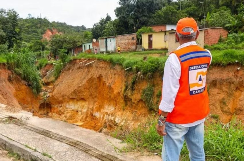  Candeias: Devido à erosão causada pela chuva, 38 casas foram interditadas