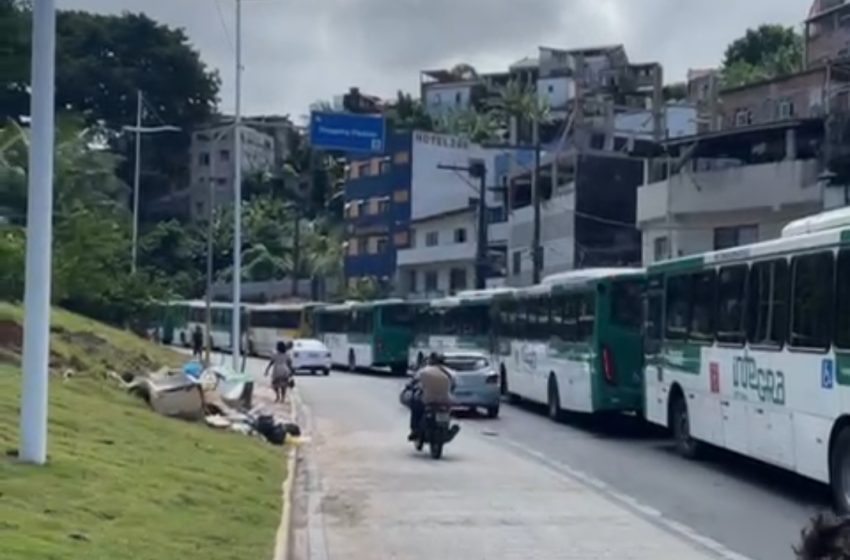  Rodoviários fazem paralisação na Estação da Lapa