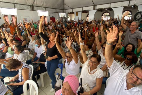  Professores da Bahia aprovam paralisação da rede estadual