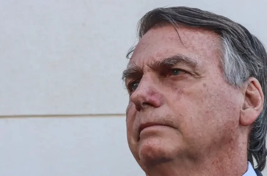  PF indicia Bolsonaro nos inquéritos da venda de joias