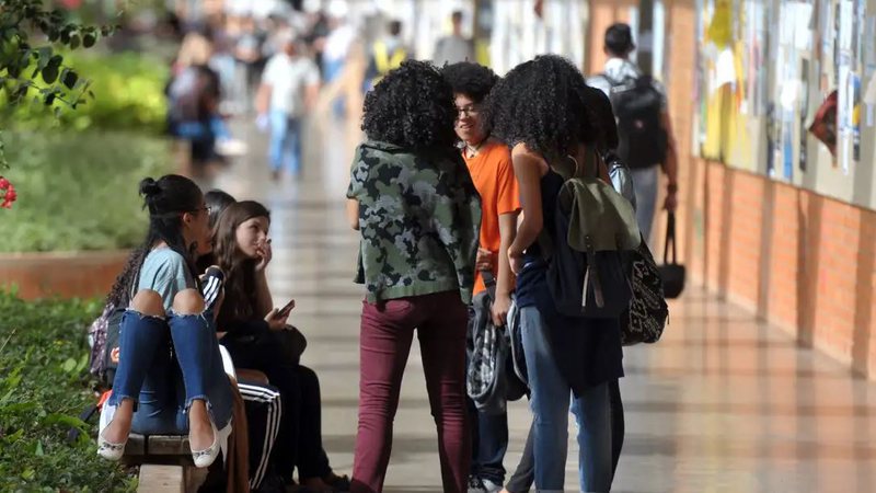  Projeto de lei determina equilíbrio salarial de professores indígenas