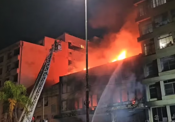  Incêndio em pousada em Porto Alegre deixa 10 pessoas mortas