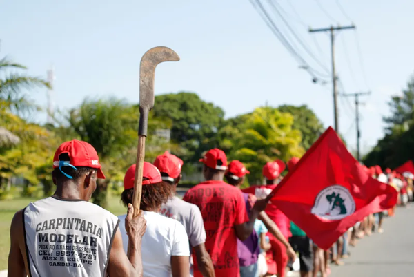  Marcha do MST causa congestionamento na Avenida Luís Eduardo Magalhães