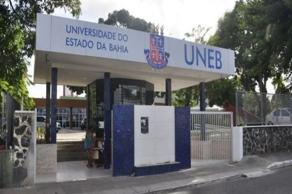  Nesta quinta-feira (18), professores das universidades estaduais da Bahia interrompem suas atividades