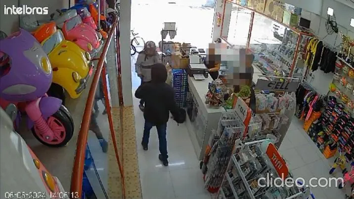  Queimados: Homem é preso pelo próprio pai, após assalto em loja