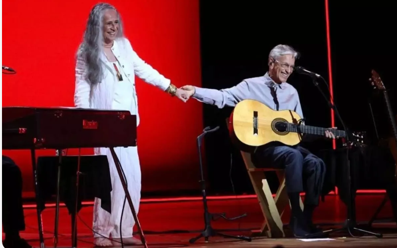  Caetano Veloso e Maria Bethânia regravam música em homenagem ao Rio Grande do Sul