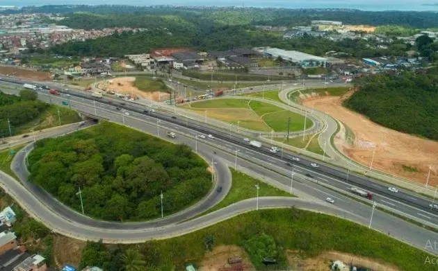  Obra de adutora modifica trânsito na BR 324