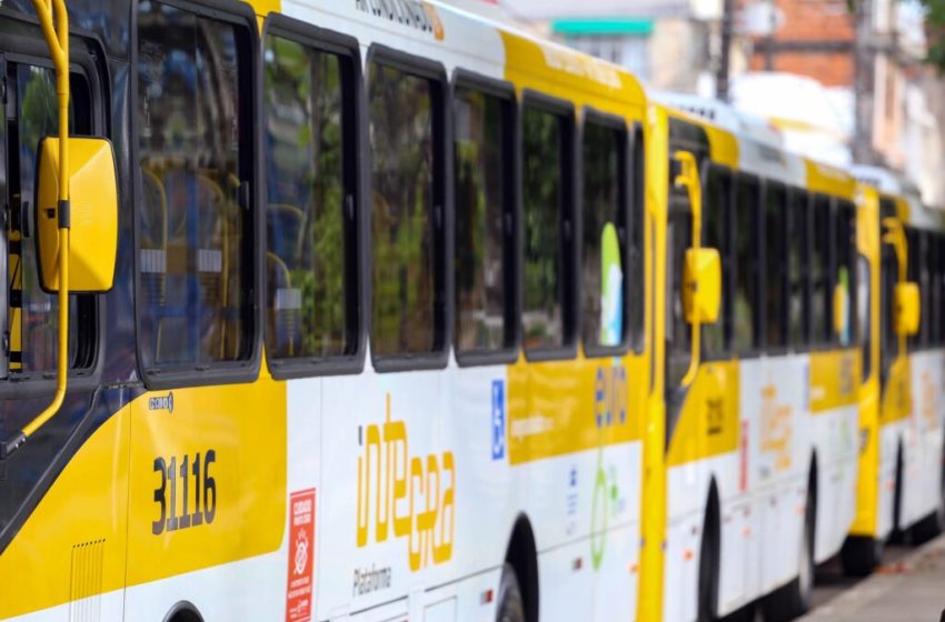  Motorista de ônibus é espancando por condutor de um veículo pequeno