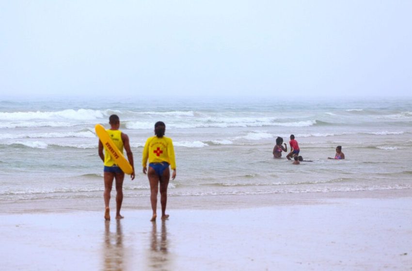  Prefeitura de Salvador alerta população sobre cuidados com o banho de mar no período de chuvas