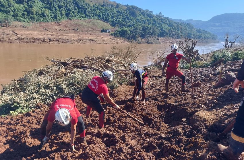  Em cinco dias de atuação, bombeiros baianos já resgataram mais de 212 pessoas e 20 animais no RS