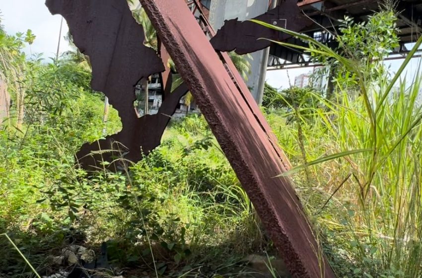  Vereador Claudio Tinoco denuncia descaso com obras de arte abandonadas no Centro de Convenções da Bahia