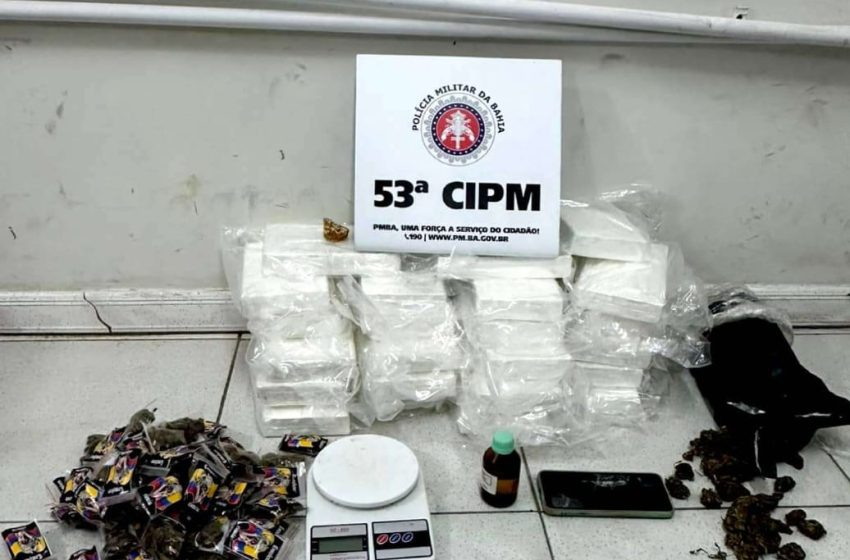  PM apreende 22 tabletes de cocaína escondidos em mala em Mata de São João