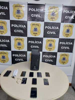  Polícia prende em flagrante dupla com oito celulares roubados