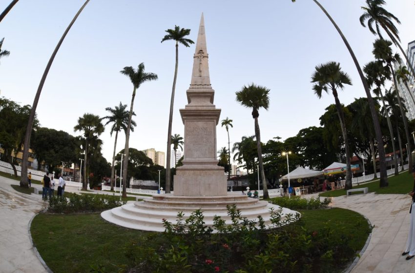  Praça da Aclamação é entregue restaurada com monumentos recuperados