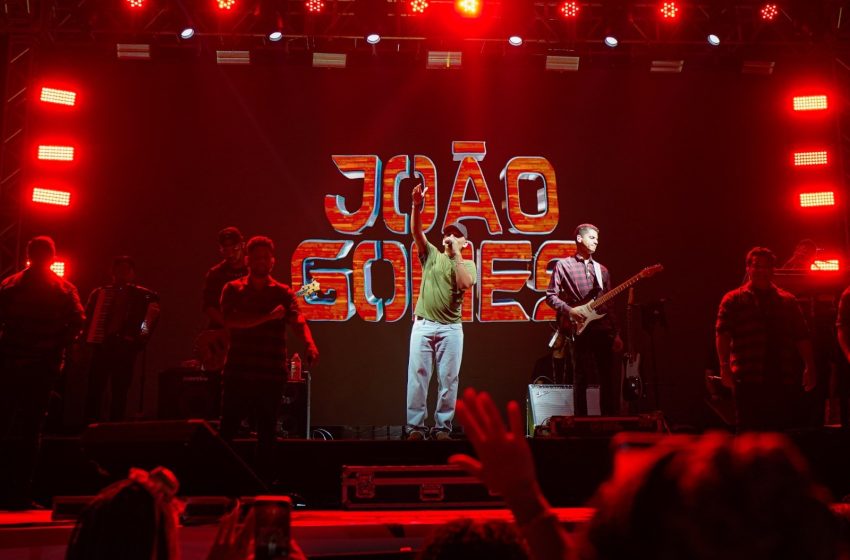  Programação de Paripe traz show gratuito do cantor João Gomes e de várias celebridades da música na Praça João Martins