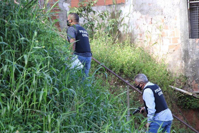  Homem que jogou água fervente na companheira é preso em Caravelas