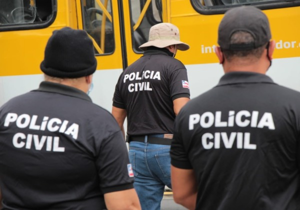  Polícia prende homem suspeito de mais de 10 roubos a coletivos