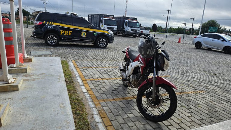  PRF recupera motocicleta roubada que foi negociada em troca de uma vaca