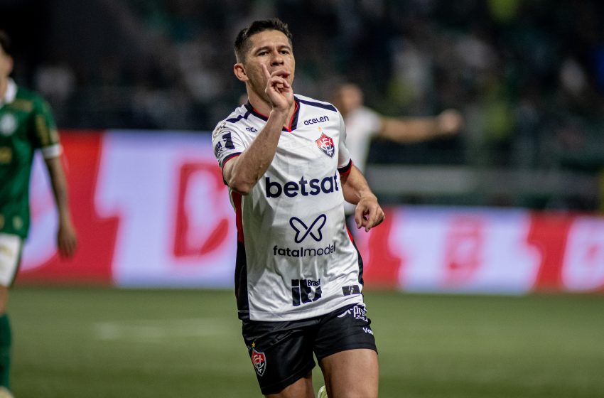  Vitória vence o Palmeiras em São Paulo e deixa a zona de rebaixamento