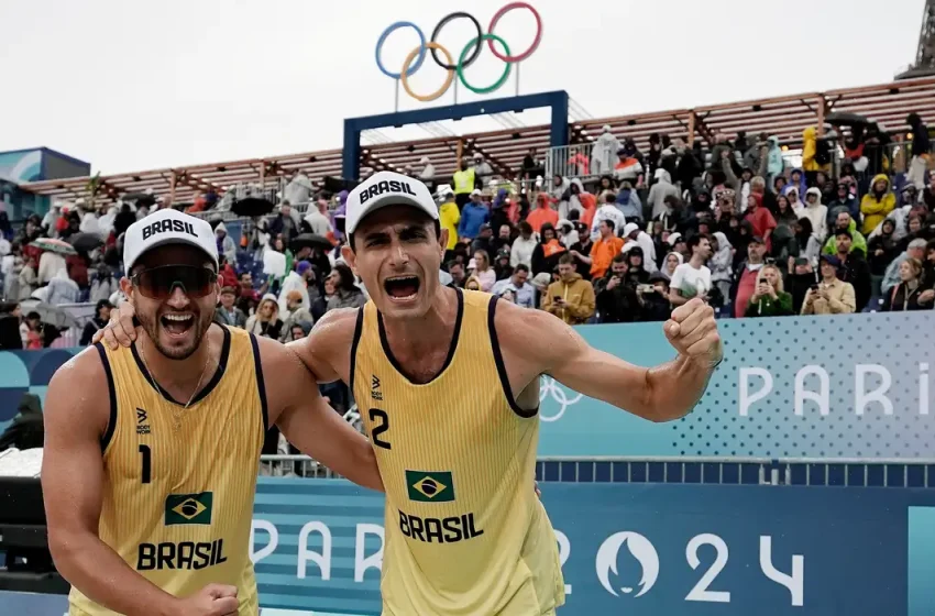  André e George sobram na estreia do vôlei de praia em Paris 2024