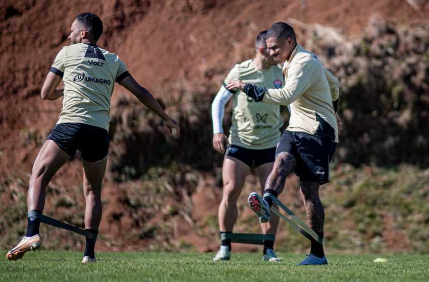  Vitória enfrenta o Grêmio, neste domingo (21), em Caxias do Sul