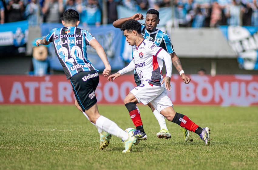  Grêmio vence o Vitória por 2 a 0 e impede rubro negro de se distanciar do Z4