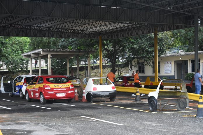  Veículos usados em autoescolas têm tempo de uso prorrogado