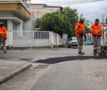  Operação Tapa-Buracos aplica 50 mil toneladas de asfalto no primeiro semestre de 2024