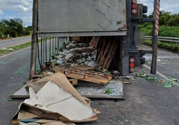  Homem morre enquanto saqueava carga na BR-116, próximo a Santo Estevão