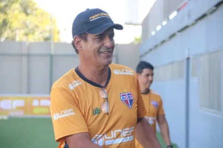  Morre o treinador Barbosinha aos 59 anos nesta terça-feira (16)