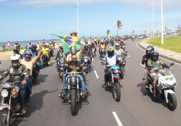  Bolsonaristas  fazem motociata do Farol da Barra até a Boca do Rio