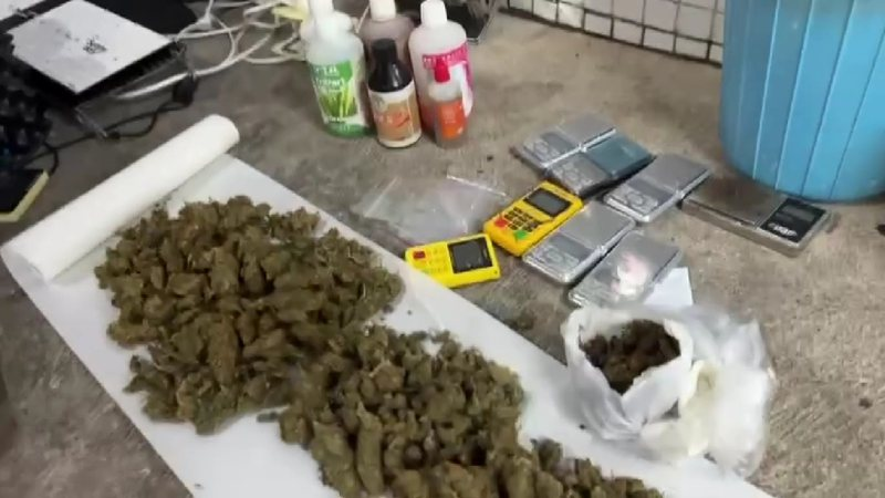  Polícia desmonta laboratório de drogas no Rio Vermelho