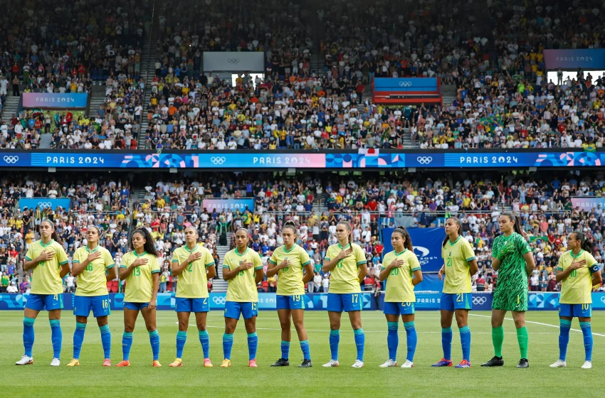  Brasil perde para os EUA e conquista prata no futebol feminino