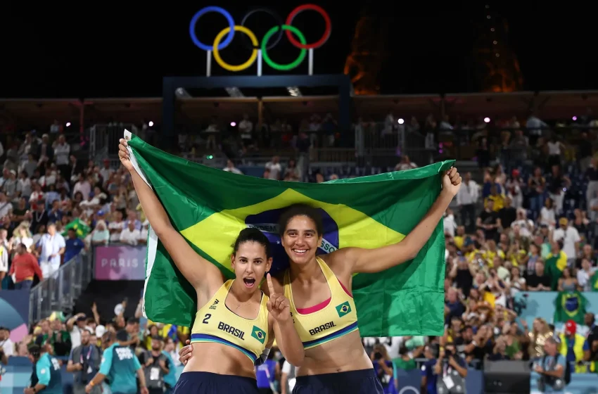  Duda e Ana Patrícia conquistam o ouro no vôlei de praia em Paris 2024