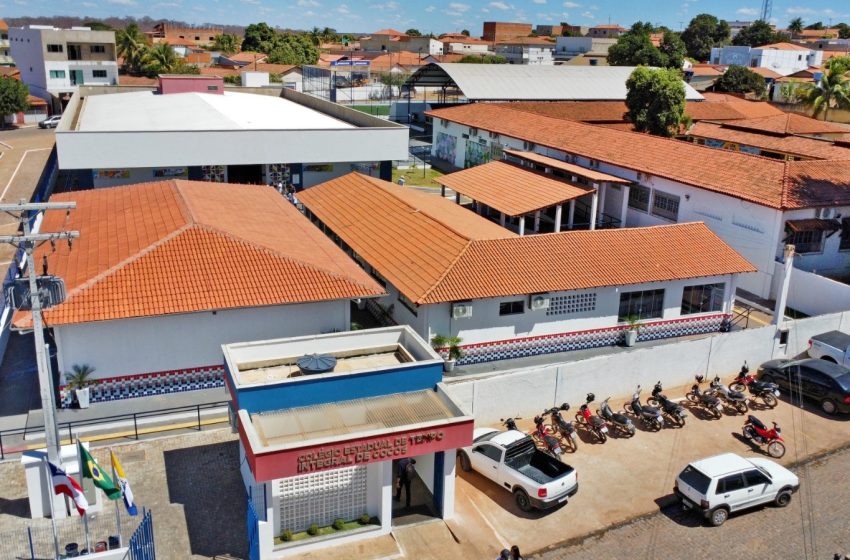  Moradores de Cocos recebem pacote de obras do governo do estado em educação, mobilidade, saúde e abastecimento