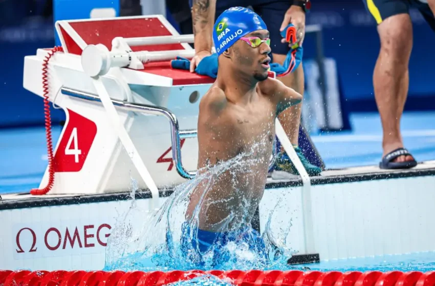  Nadador Gabriel Araújo conquista 1º ouro do Brasil na Paralimpíada