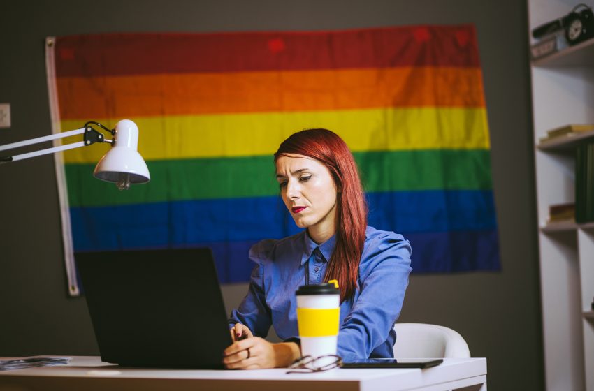  Apenas 25% da população LGBTQIA+ conseguiu emprego formal em 2023, revela estudo