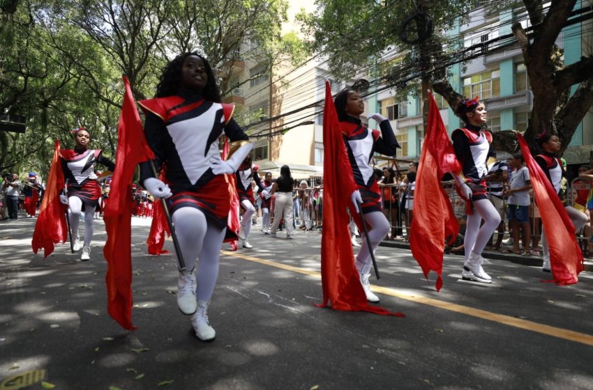  Desfile cívico de 7 de setembro é marcado por apresentação de fanfarras