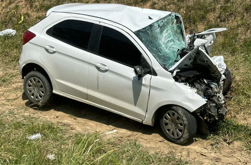  Homem fica ferido em acidente entre carro e caminhão na BA-250